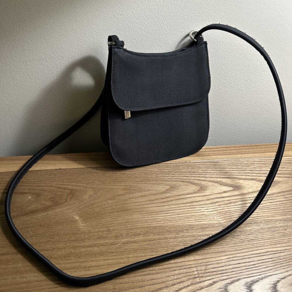 FOSSIL Single Strap Purse Black w/ Snap Closure & interior/exterior zip pockets